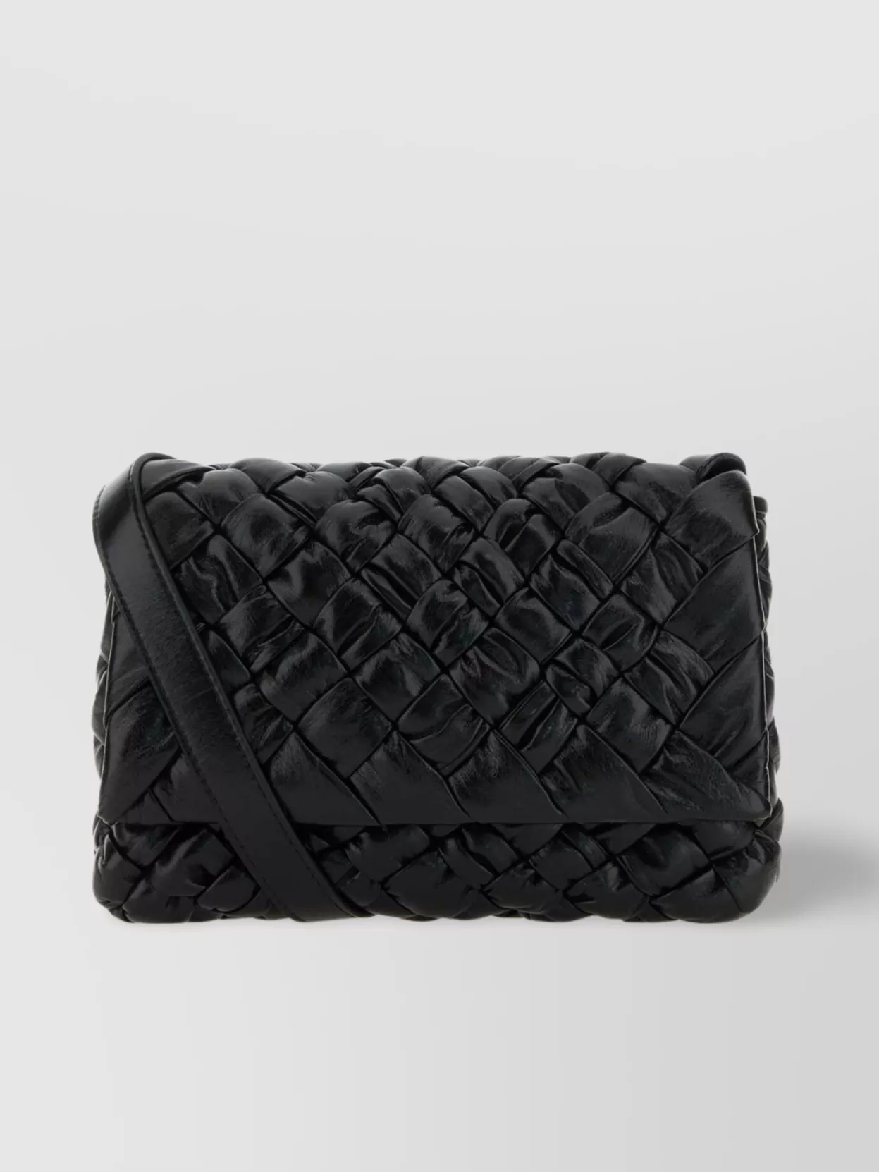 Bottega Veneta   Leather crossbody bag with chain strap and quilted design