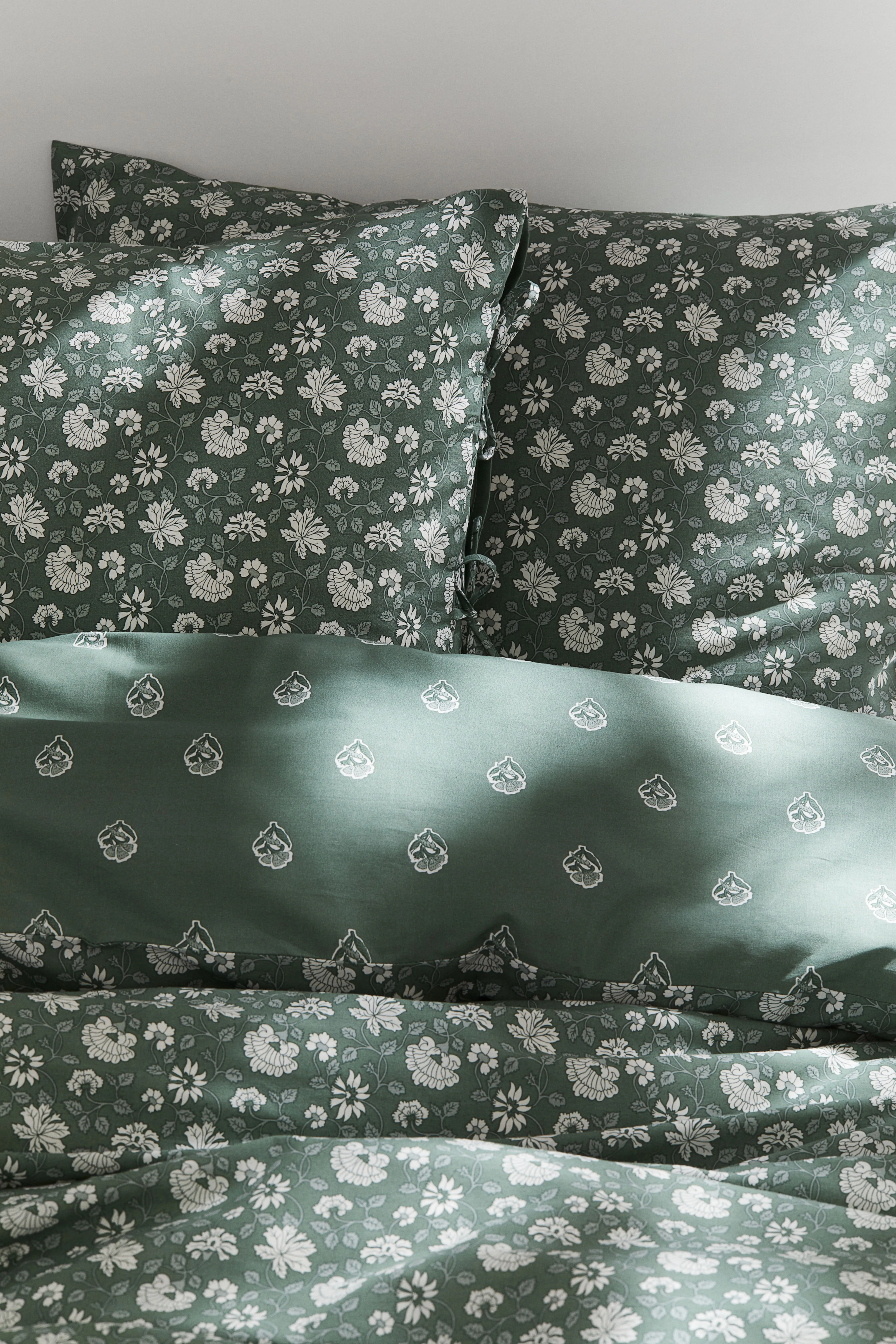 Cotton king/double duvet cover set - Dark green/Floral - Home All | H&M GB