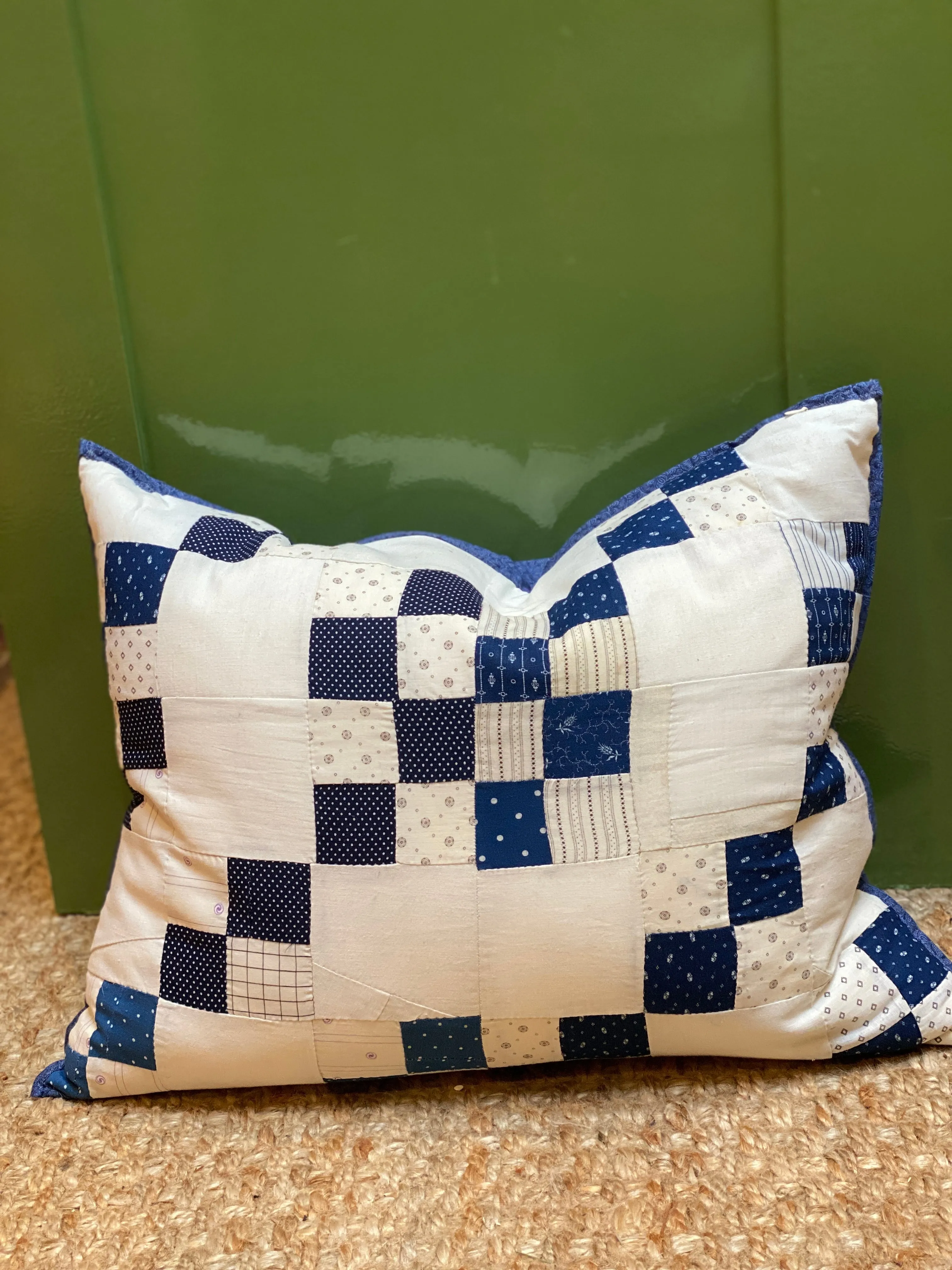 HEIRLOOM VINTAGE QUILT PILLOW NO. 1