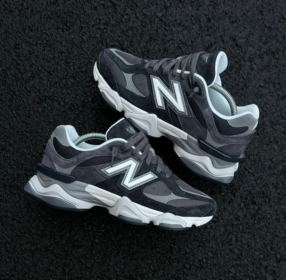 NEW BALANCE X TRAINERS BLACK WHITE GREY