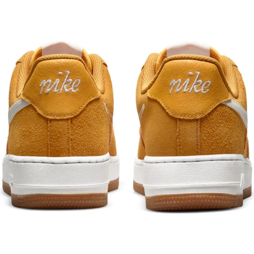 NIKE AIR FORCE 1 07 SE UNIVERSITY GOLD SNEAKERS