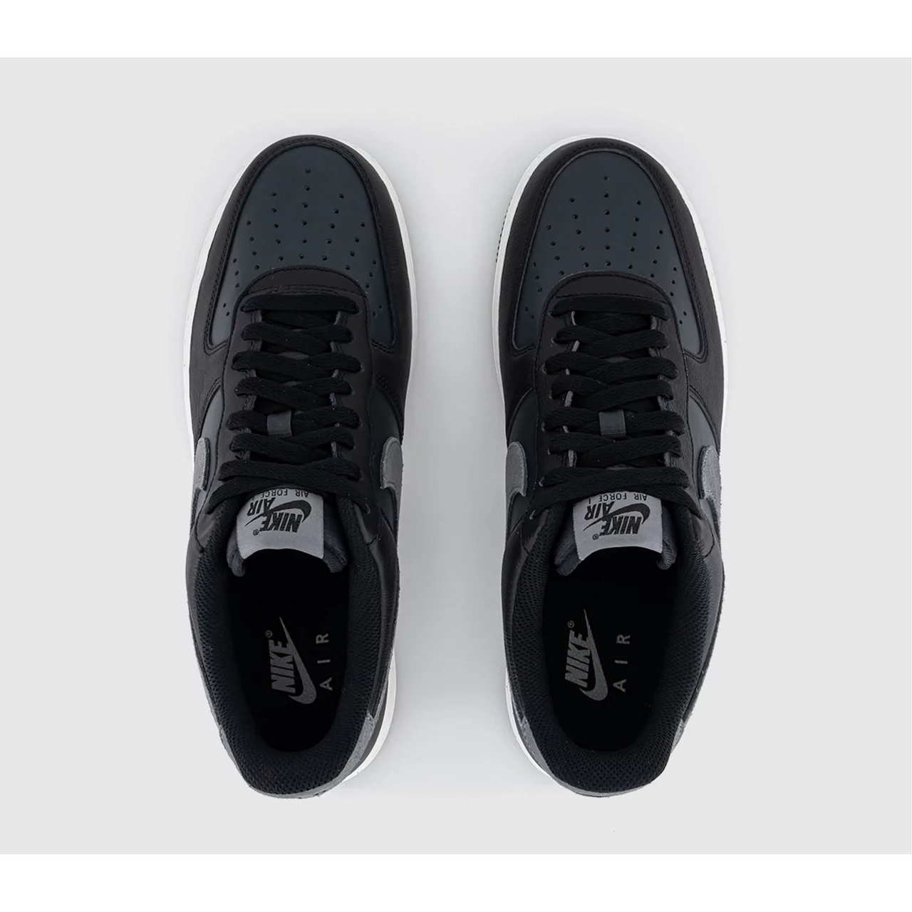 NIKE Air Force 1 07 Trainers - Black