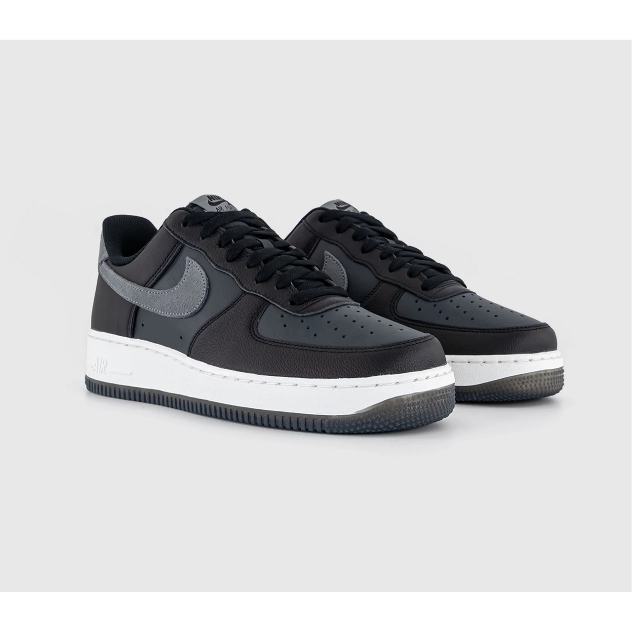 NIKE Air Force 1 07 Trainers - Black