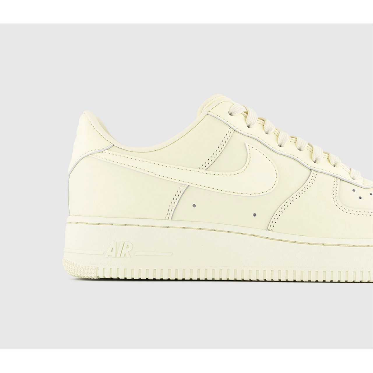 NIKE Air Force 1 07 Trainers - Cream